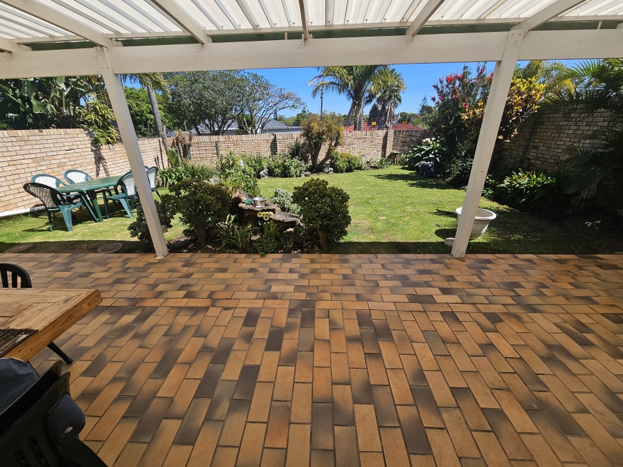 To Let 3 Bedroom Property for Rent in Beacon Bay Eastern Cape